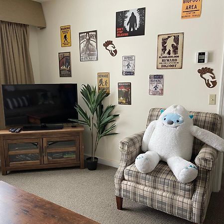 Unique Yeti-Theme Ski On Off Suite Jiminy-Sleeps 4 Ханкок Экстерьер фото